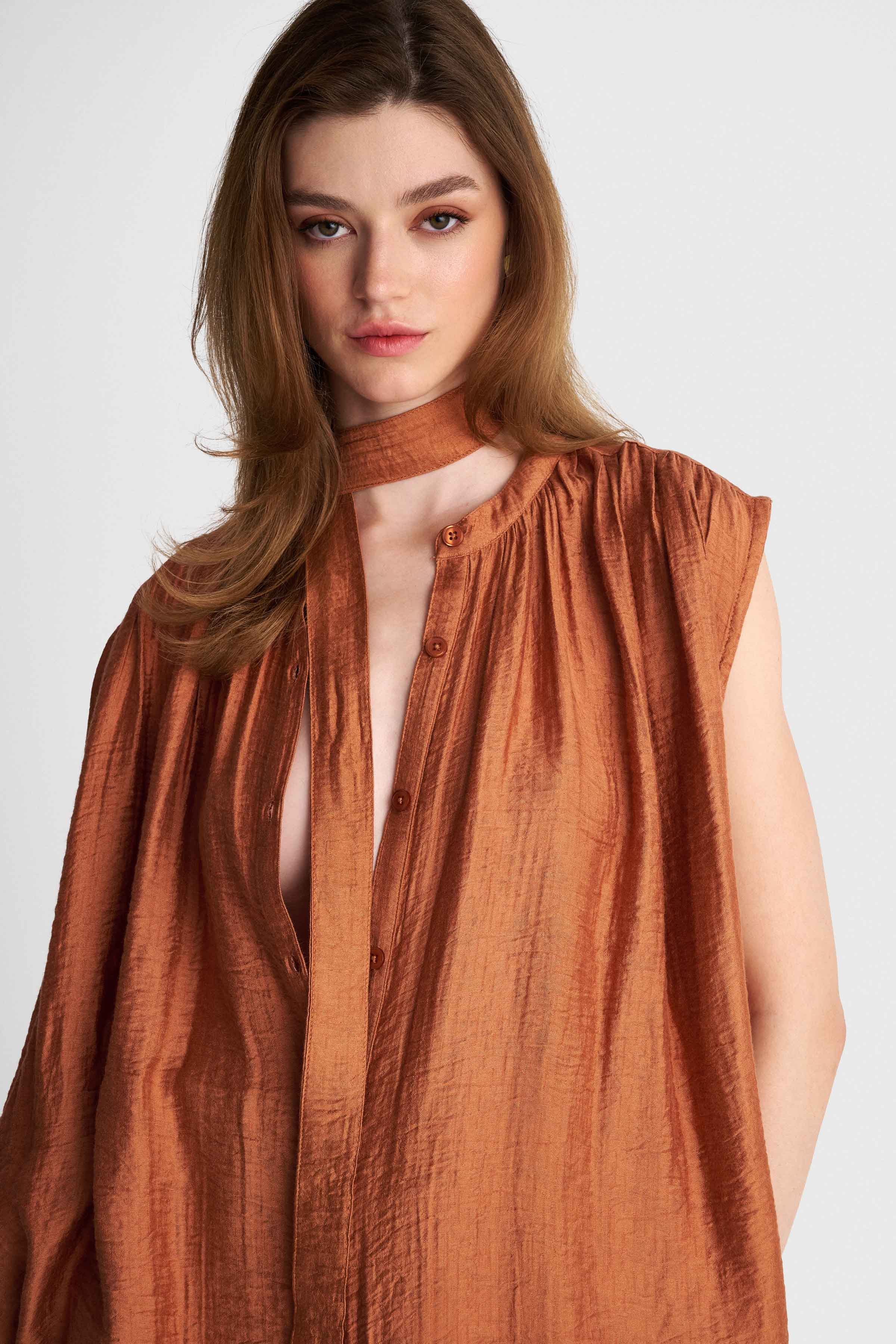 Sleeveless shirt with belt - Orange
