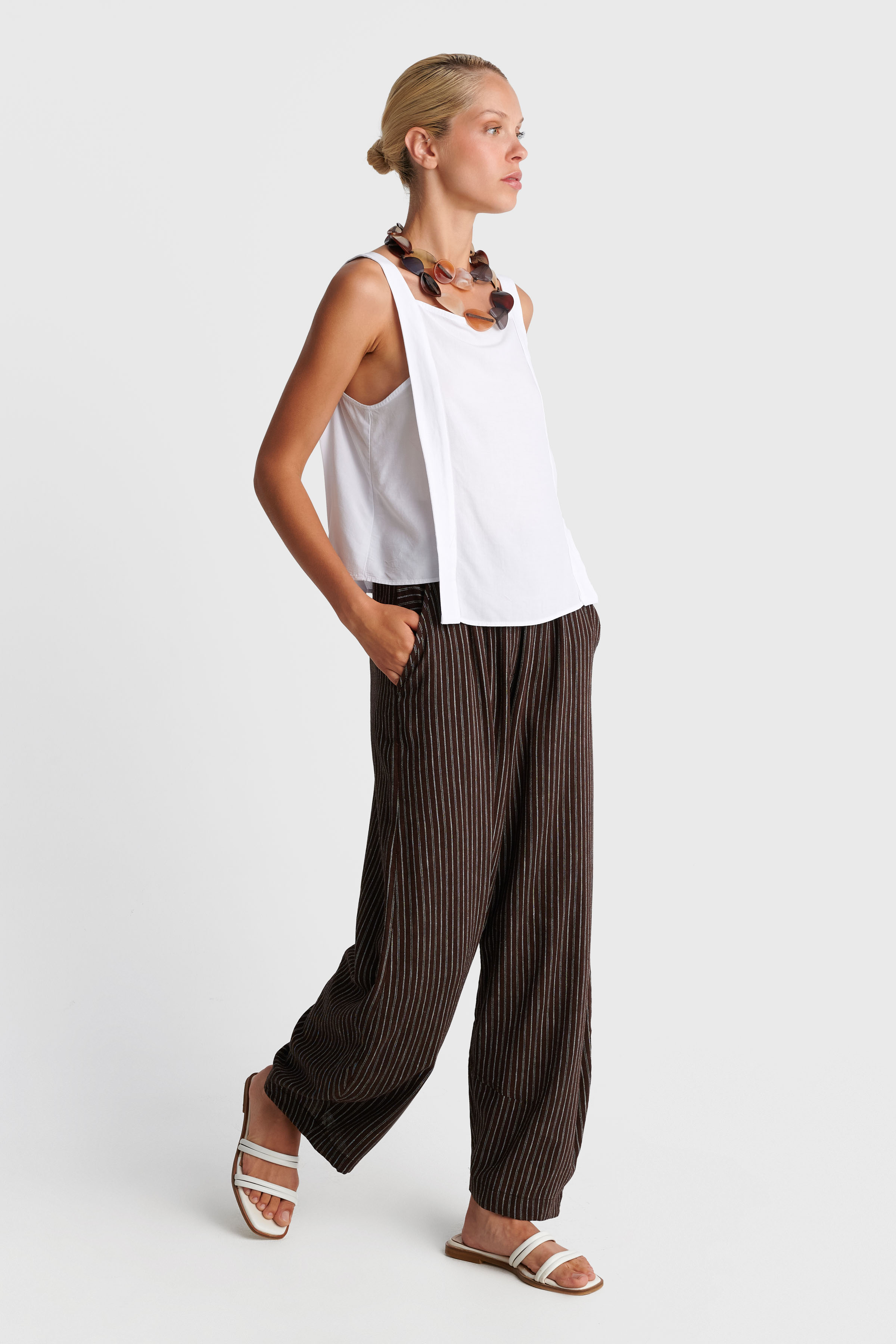 Sleeveless top with linen effect - White