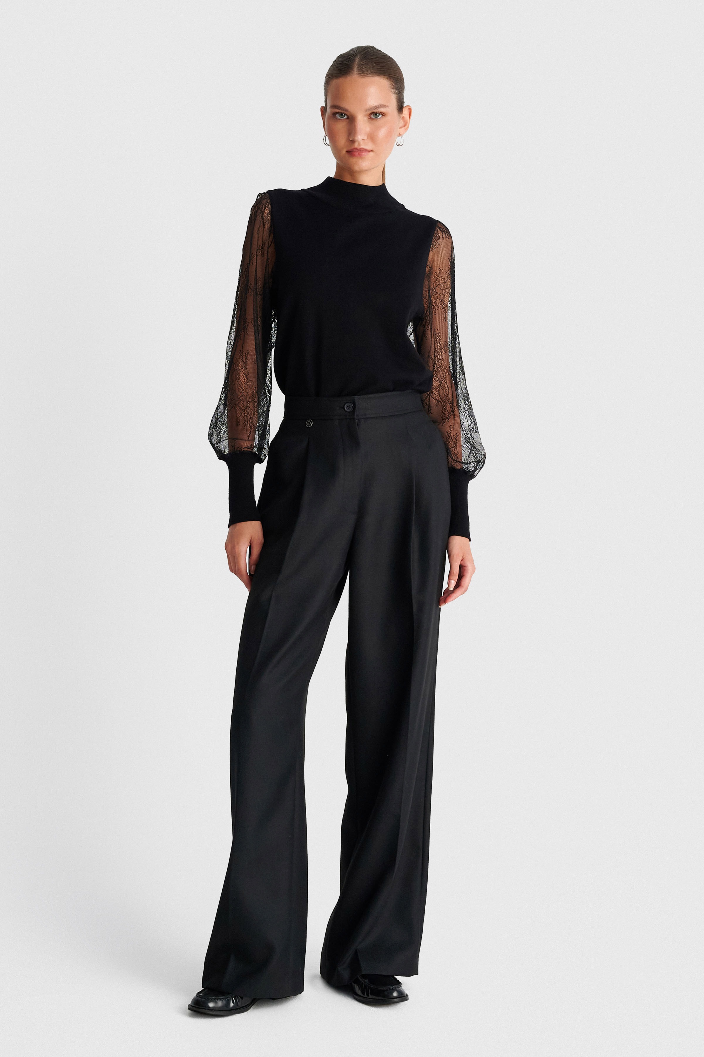 High-waisted wide-leg straight trousers with pleats - Black