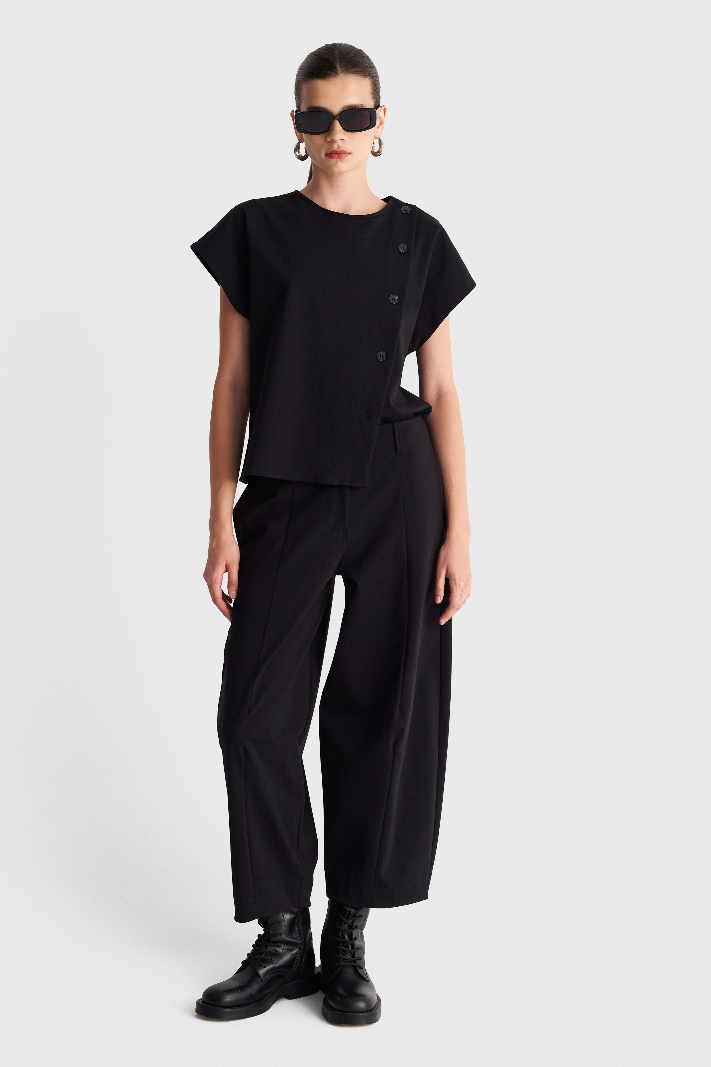 Top with decorative buttons - Black