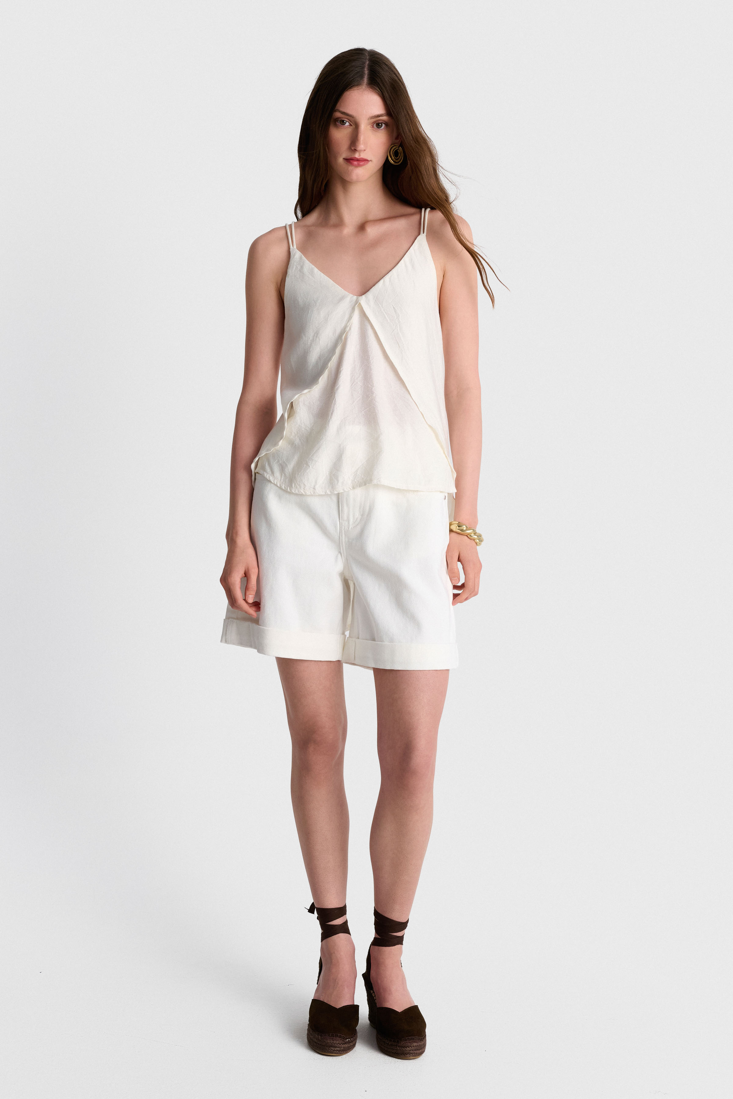Asymmetrical top with a unique back - White
