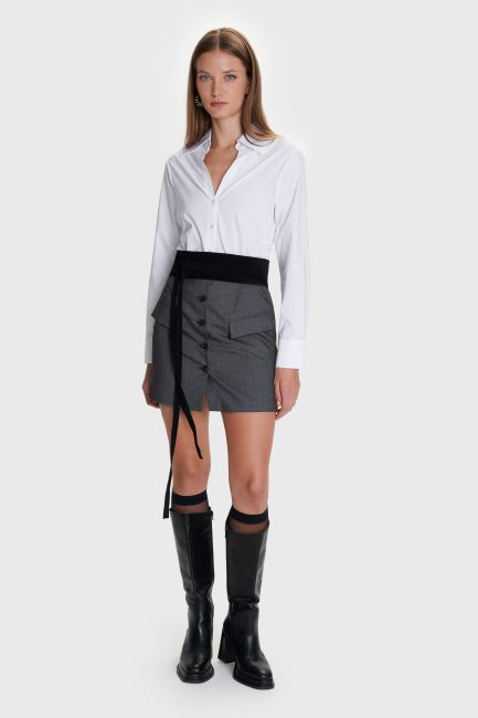 Shirt with pointed collar - White