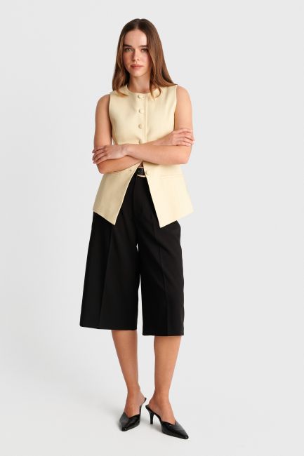 Long vest with decorative pockets - Yellow