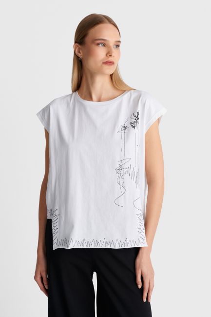 Τop with embroidered details - White