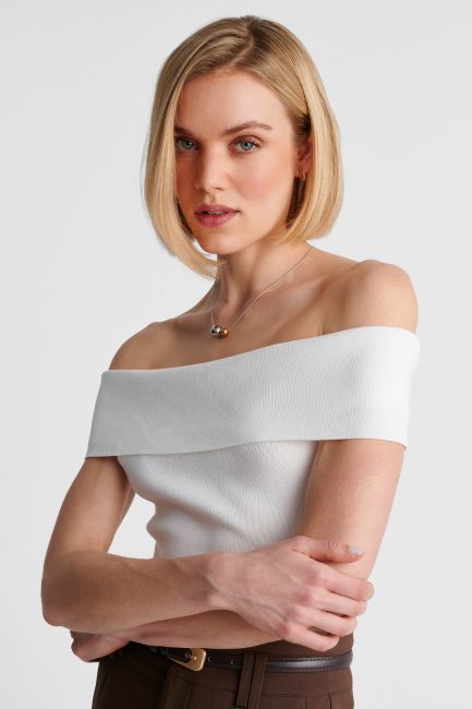 Off shoulder knit top - White