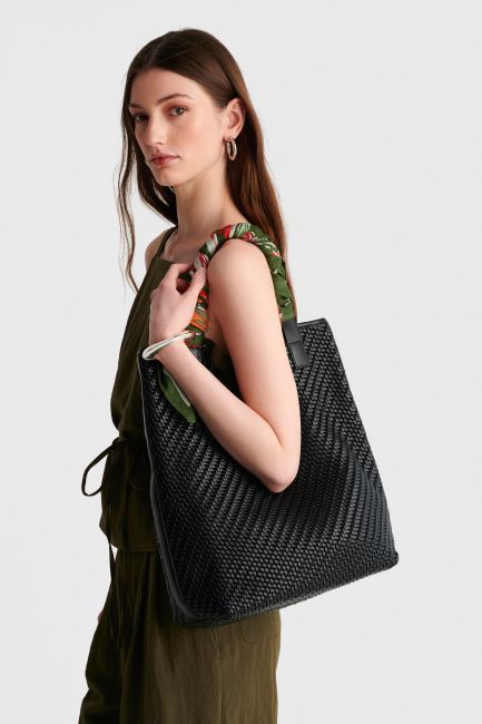 Shoulder bag with knitted design - Black