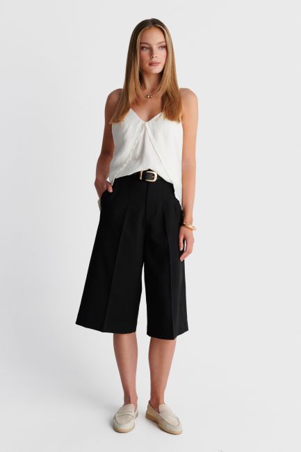 High-waisted bermuda with belt - Black