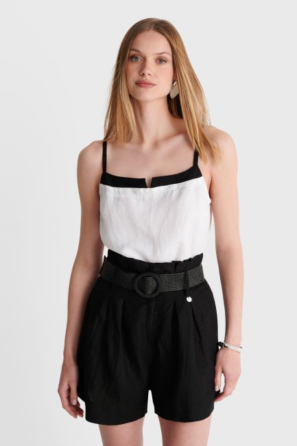 Plain shorts with pleats and belt - Black