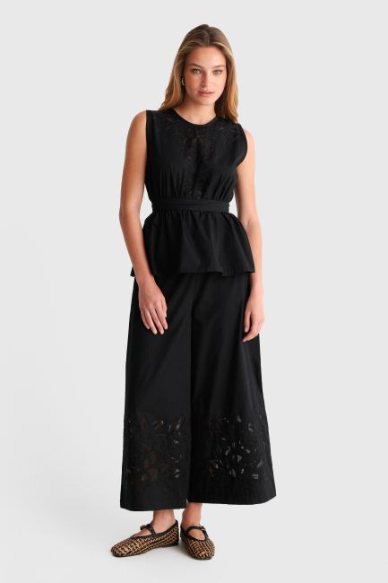 Embroidered top with belt - Black