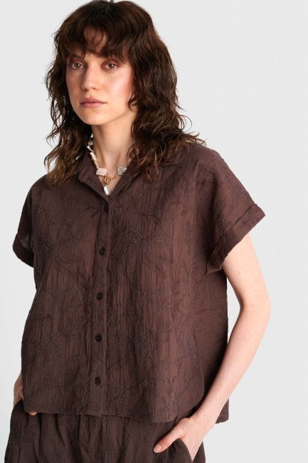 Short-sleeve shirt with textured fabric - Brown