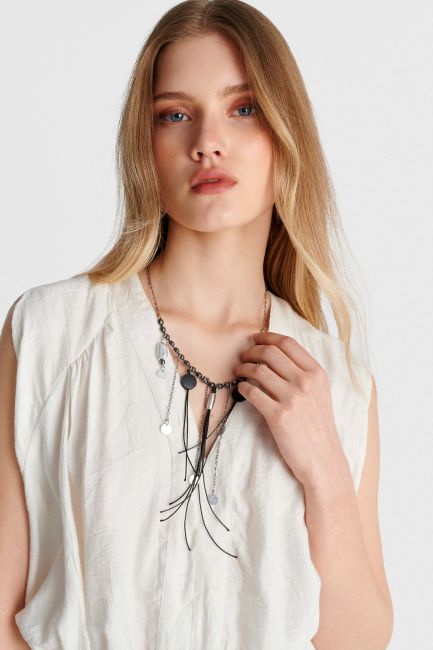 Necklace with a combination of materials - Black
