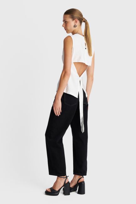 Sleeveless shirt with open back - White