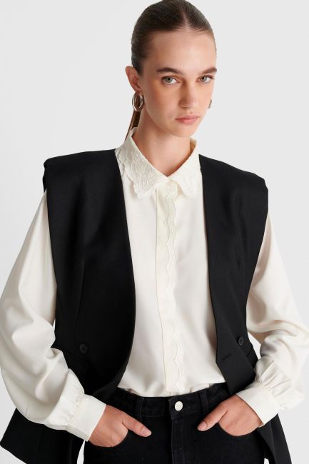 Shirt with lace collar - White