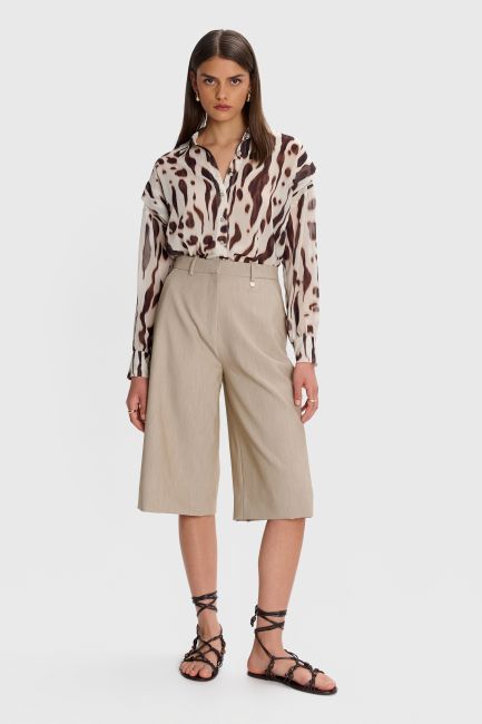 Knee-length bermuda shorts - Beige