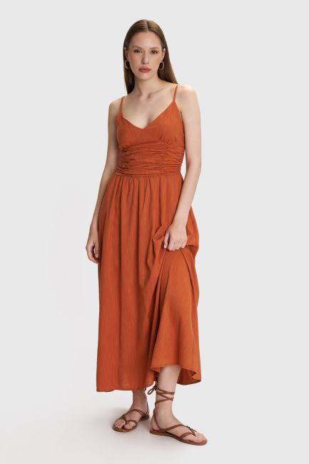 Long dress with a bust detail - Orange