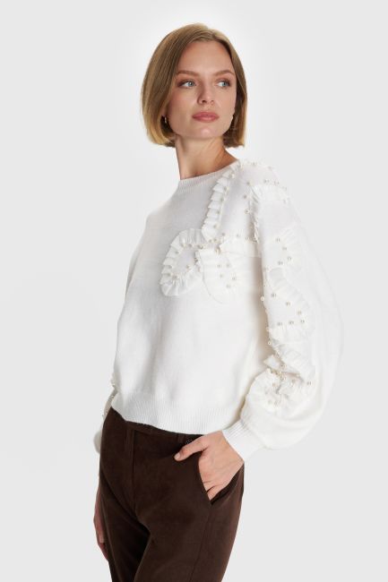 Knitted blouse with decorative pearls - White