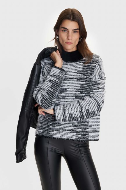 Knitted top with black and white pattern - Black