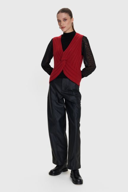 Sleeveless knitted vest - Red