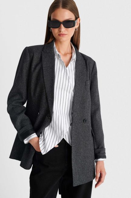 Long double-breasted blazer with a waist belt - Grey