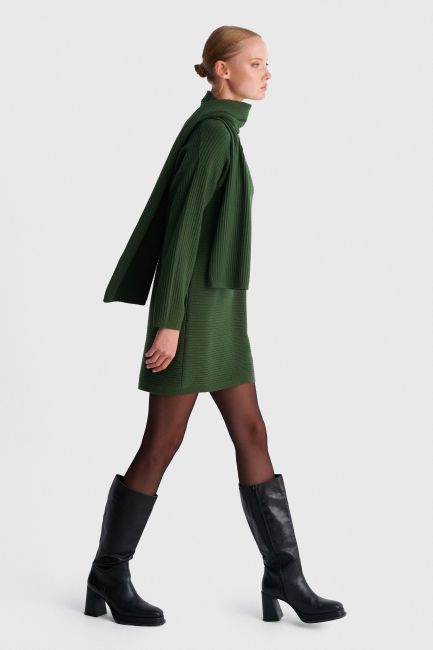 Knitted midi dress with scarf - Green