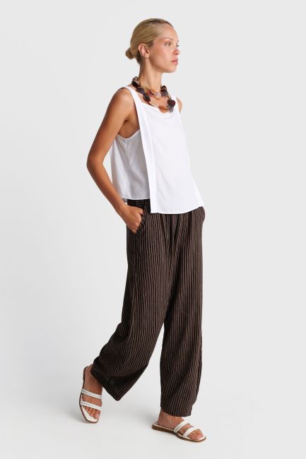 Sleeveless top with linen effect - White
