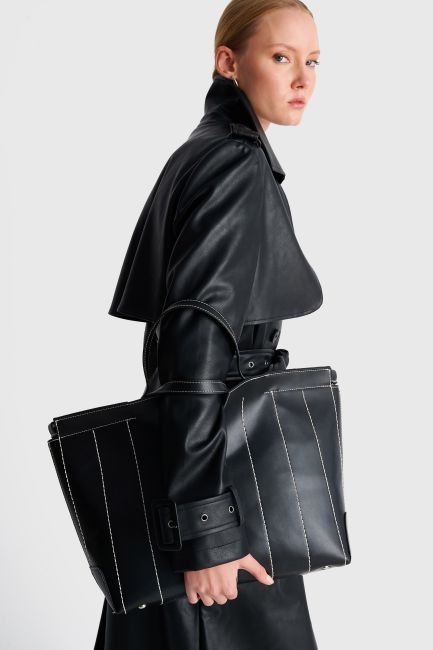Contrast shoulder bag with pouch - Black