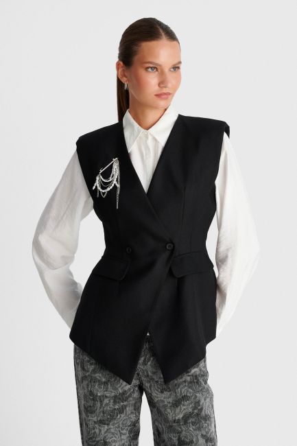 Double-breasted V-neck waistcoat with a brooch - Black